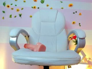 mel_18_ teen cam babe wants to be fucked online as hard as possible