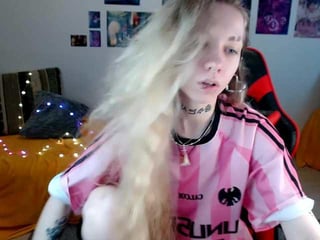 nica-kawaii blonde teen cam babe plays with her tight asshole