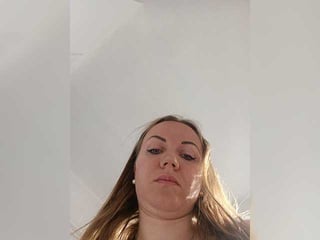 alenushka888 cam girl plays with her tight holes when she wants to squirt online