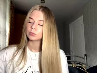 honeyaskren teen cam babe wants to be fucked online as hard as possible
