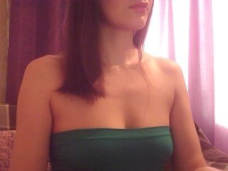 droplet83 brunette white cam babe wants her pussy stretched