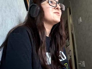 dulcengvyen teen cam babe wants to be fucked online as hard as possible
