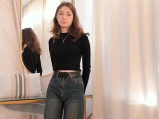 normadiggle teen cam babe wants to be fucked online as hard as possible