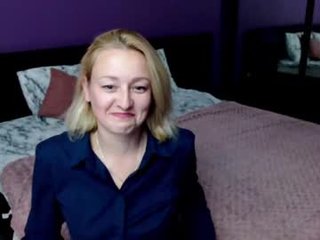 blondy_mom depraved blonde cam girl presents her pussy drilled