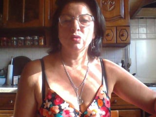fiona7 brunette white cam babe wants her pussy stretched
