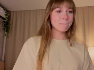 leomapowledge cam babe with big tits in private live sex show