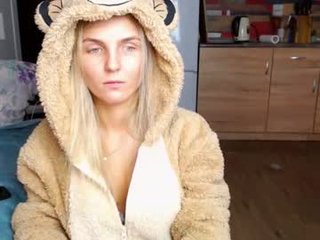 lisa__fox hot cum dripping from beautiful cam babe pussy