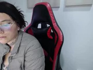 hanna_hot77 english cam girl show his beauty legs online