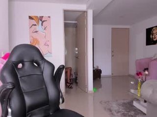 antotss cam girl with big ass presents hot live sex cum show