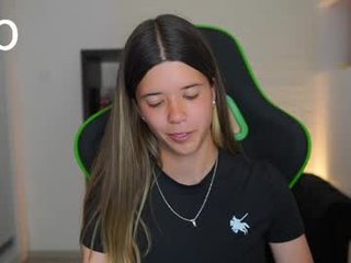 karynaluss horny couple adores fucking online