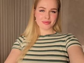 florenceherrick BBW cam girl with big tits shows off her fuck skills on camera