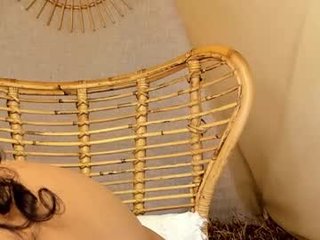 ariella_ruiz ebony cam girl loves her hairy pussy in the chatroom