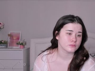 chloe_me0w BBW cam girl with big tits shows off her fuck skills on camera