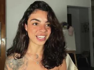 artisis_ cam babe with big tits in private live sex show