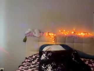 sexy_cute18 sex cam with a horny cute cam girl that's also incredibly naughty