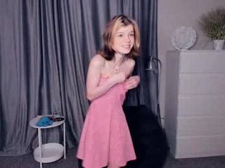 sindykate sex cam with a horny cute cam girl that's also incredibly naughty