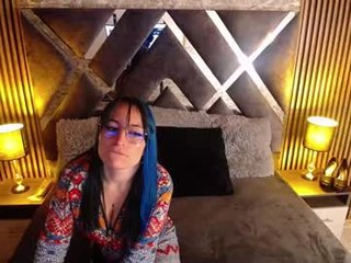 alice_sweetmomma big tits webcam milf pleasing her pussy in the bed