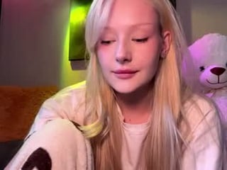 phungegland sex cam with a horny cute cam girl that's also incredibly naughty