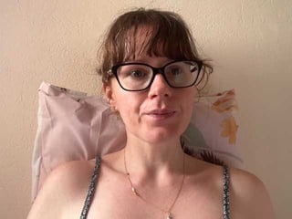 redheadrosie redhead cam babe doesn't spare her wet holes online