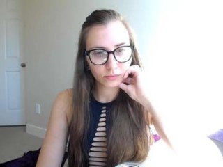 violetfugazzi cam girl wants gets spanking action on camera