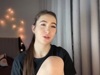 nabi_kiotaa cam girl kissing cock and wants spanked ass online