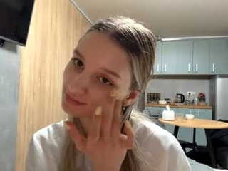 aundreaschindewolf cam babe with small tits offer their holes for hot live sex