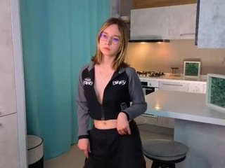 alorianna sex cam with a horny cute cam girl that's also incredibly naughty