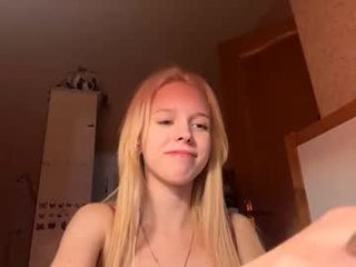 allegralenherr cam babe with small tits offer their holes for hot live sex