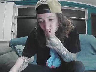 sapphirevelvet cam babe with small tits offer their holes for hot live sex